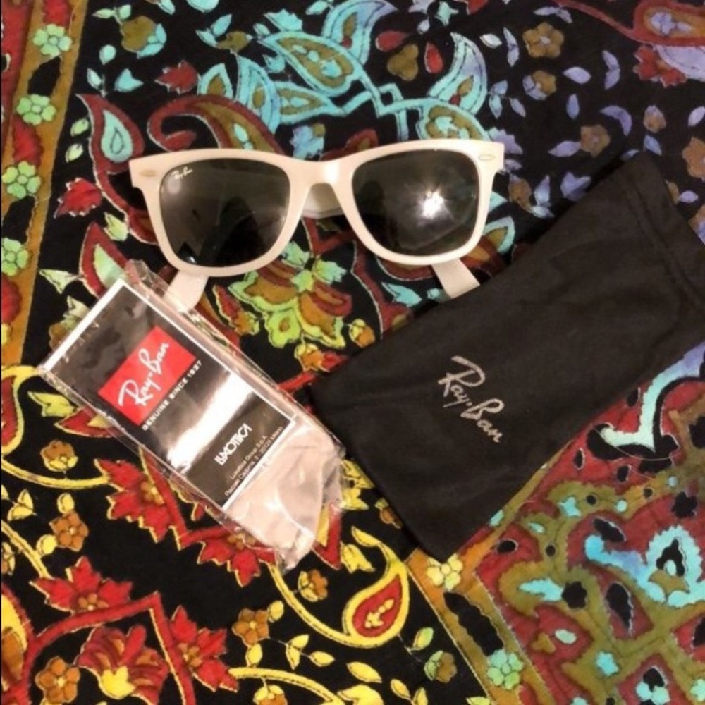 Ray-Ban WAYFARER Sunglasses